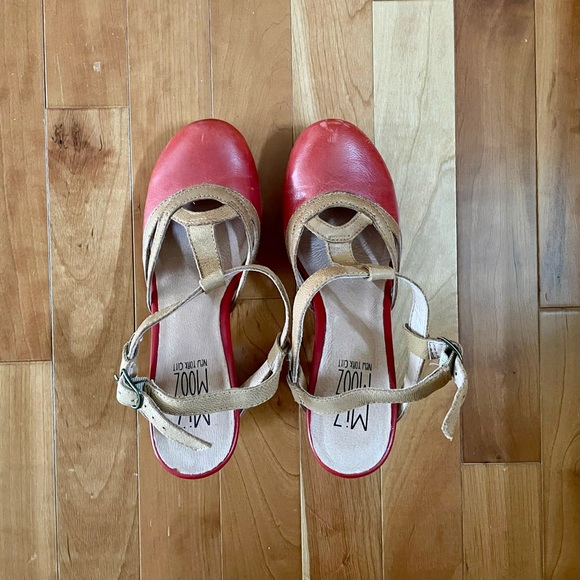 MIZ MOOZ Red Mary Jane Heels Size 6/36 - Picture 4 of 6